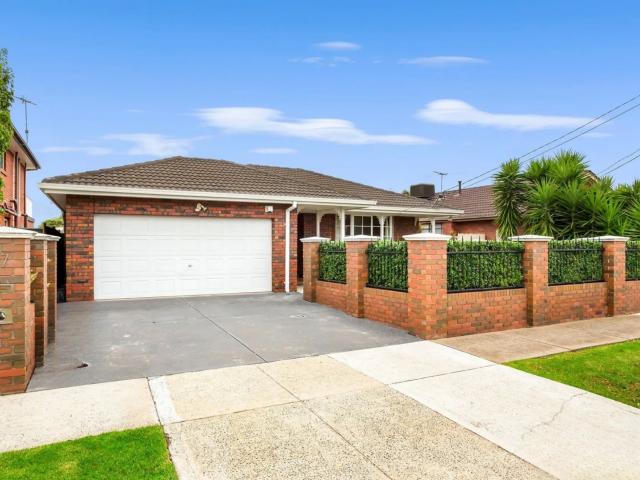 house 67 Sommers Drive, Altona Meadows