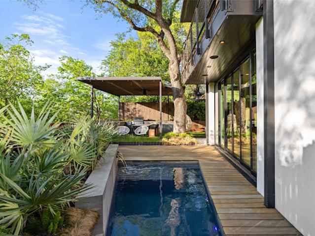House with pool and garden