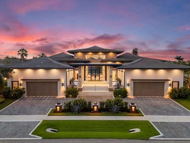 Seaside house with pool and terrace