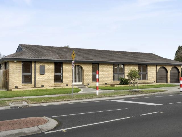 house 65 Willmott Drive, Hoppers Crossing