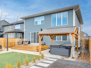 Chestermere, Alberta - Garden, Swimming pool