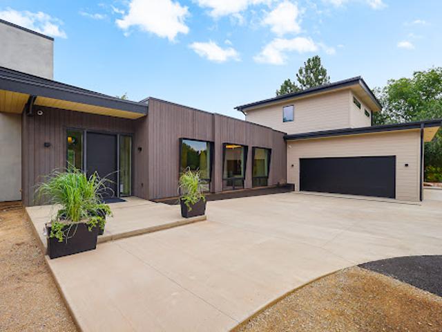 Contemporary house with terrace