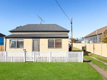 house 6 Macquarie Street, Swansea