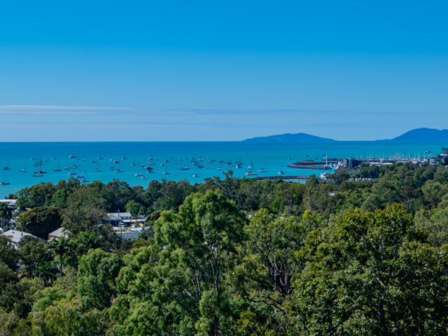House 6 Bedroom For Rent CANNONVALE QLD 1950000 ES104955659