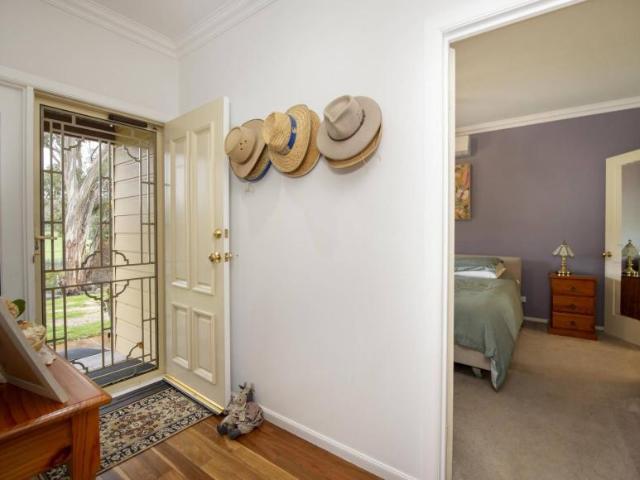 House 6 Bedroom For Rent Armagh SA ES105864971