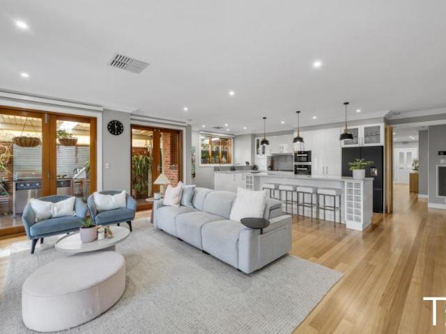 House 6 Bedroom For Rent Balwyn North VIC ES105865619