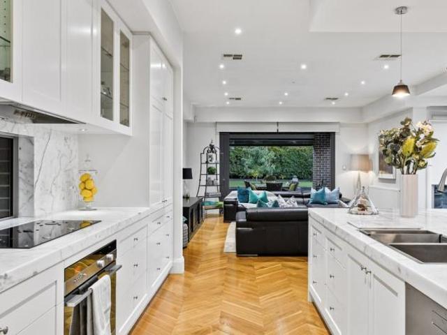 House 6 Bedroom For Rent Strathmore VIC ELS102766515