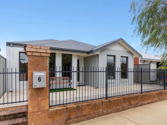 house 6 Glenloth Road, Byford
