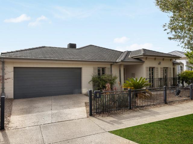 house 6 Hummingbird Boulevard, Tarneit