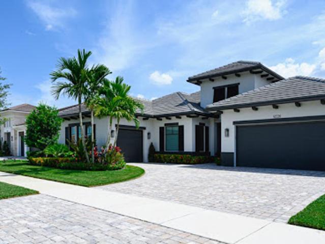House with pool and garden