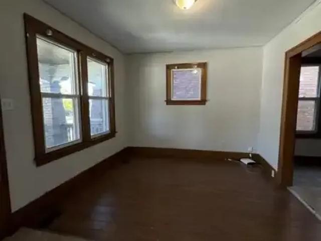 House 7 Bedroom For Rent Windsor ON 2800 ES104362950