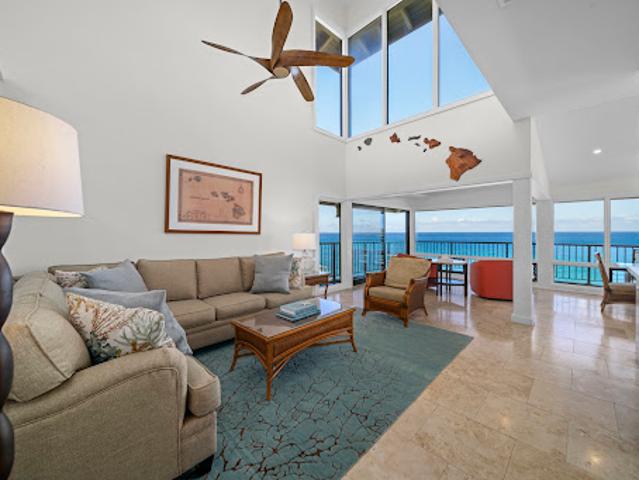 Seaside apartment with pool