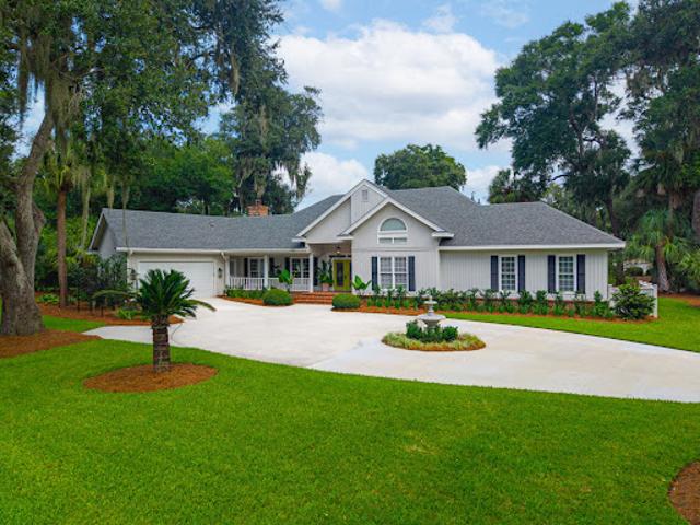 House with garden and terrace