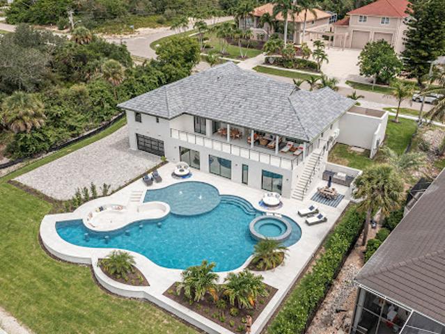 Seaside house with pool and terrace