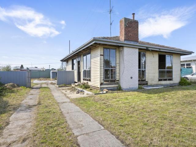 House 8 Bedroom For Rent Wendouree VIC ES105864968