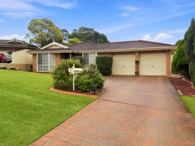 house 8 Cotula Place, Mount Annan