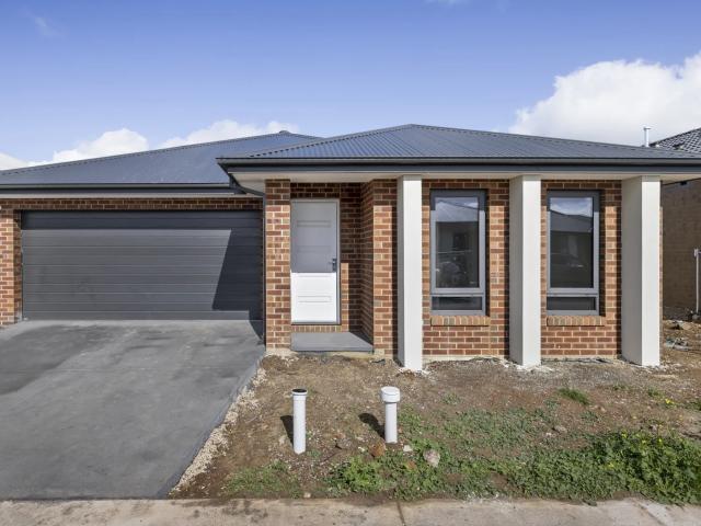 house 8 Distaff Way, Rockbank