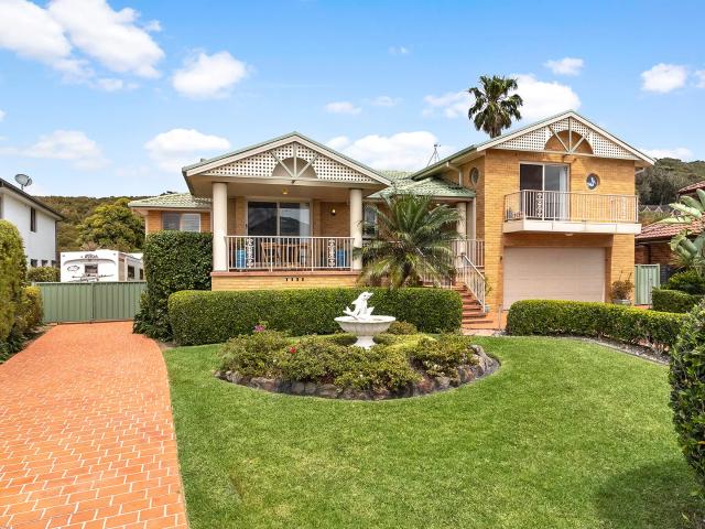 house 8 Seacliff Place, Caves Beach