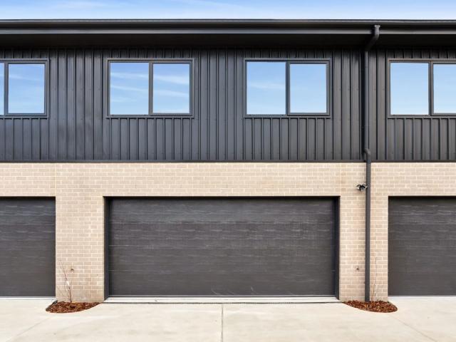 house 8 Shumack Street, Weetangera