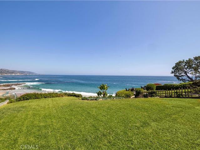 Seaside house with pool and garden