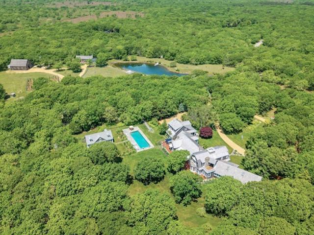 House with pool and garden