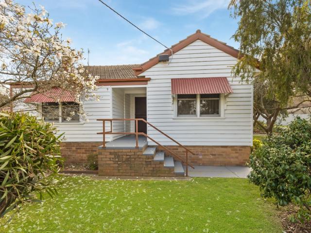 house 9 Muir Street, Kangaroo Flat