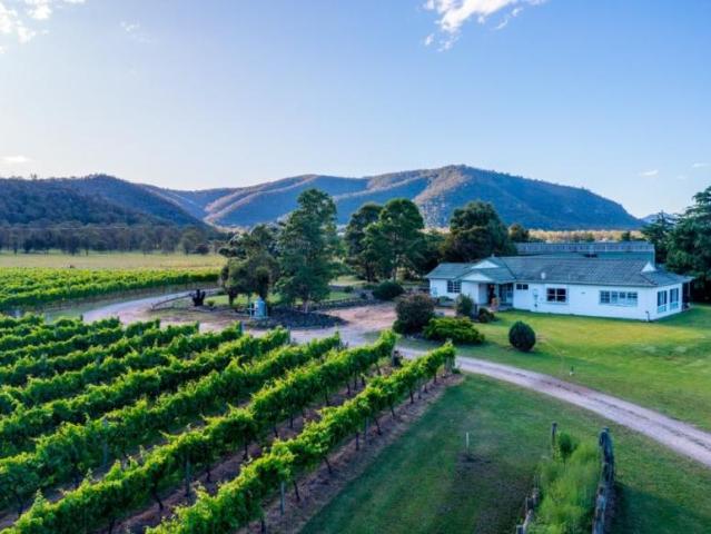House 9 Bedroom For Rent Broke New South Wales 1804000 ES100449339