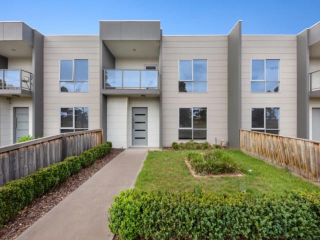 house 9 Piovesan Lane, Werribee