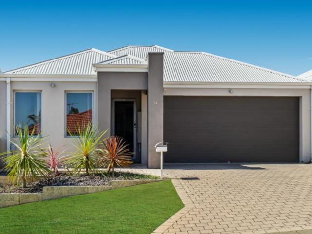 house 13 Magnet Close, Lake Coogee