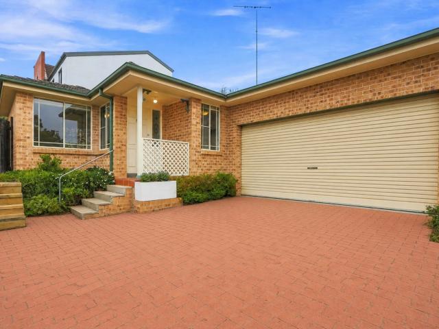 house 10 Griffith Close, Galston