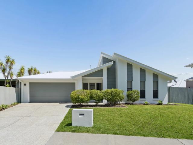 house 10 Lark Circuit, Mountain Creek