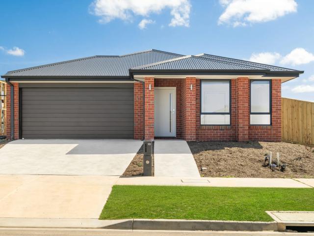 house 10 Montenegro Crescent, Mount Duneed