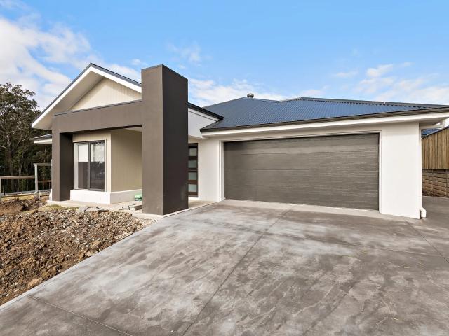 house 10 Sierra Way, Chisholm