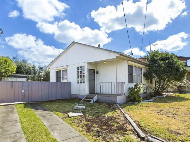 house 110 Bladin Street, Laverton