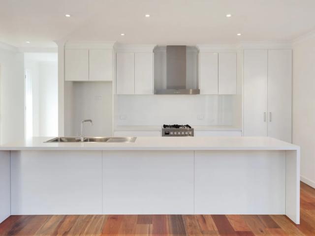 house 1/122 Centre Dandenong Road, Cheltenham