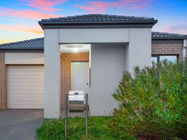house 12 Lambourne Avenue, Truganina