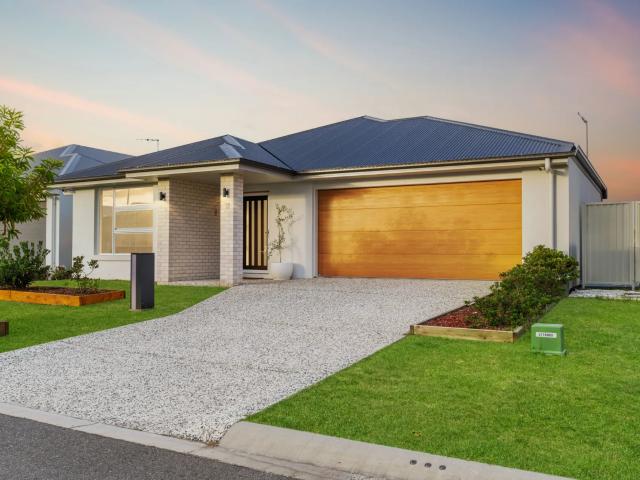 house 17 Barrow Street, Burpengary East