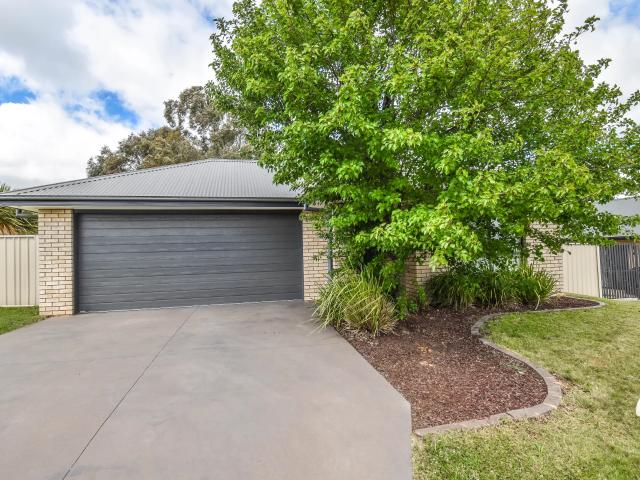 house 17 Molloy Drive, Orange