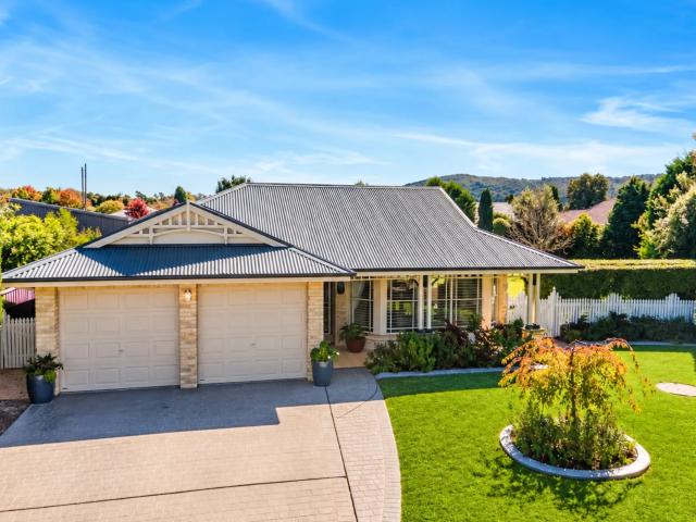 house 14 Blackett Place, Bowral