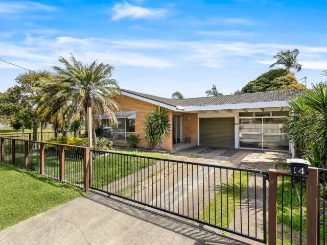 house 14 Dimitri Avenue, Biggera Waters