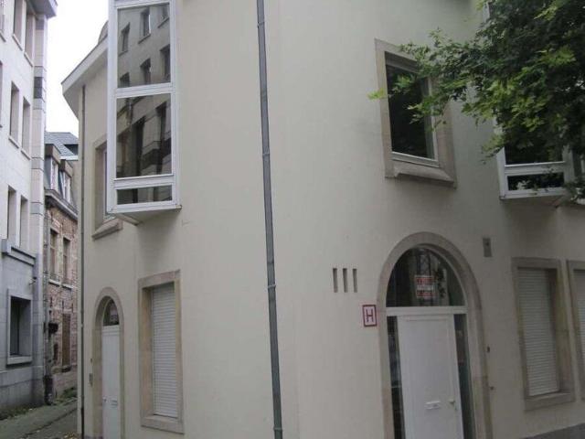 House +/ 150m2~2 entries~2BEDR~Ground fl. Office~Open fire