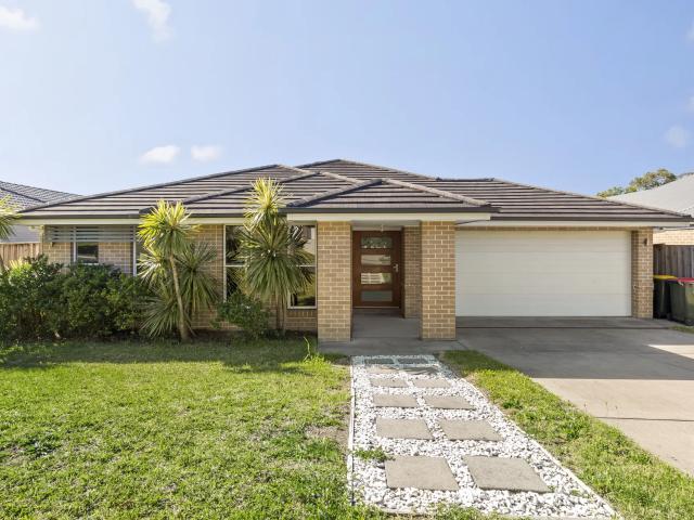 house 16 Duskdarter Street, Chisholm
