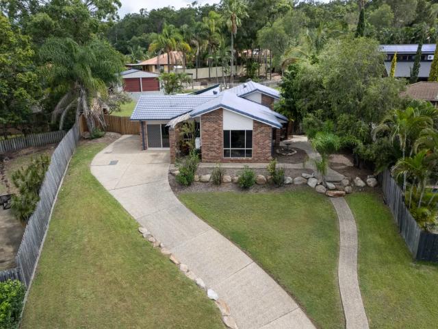 house 18 Bathurst Court, Helensvale