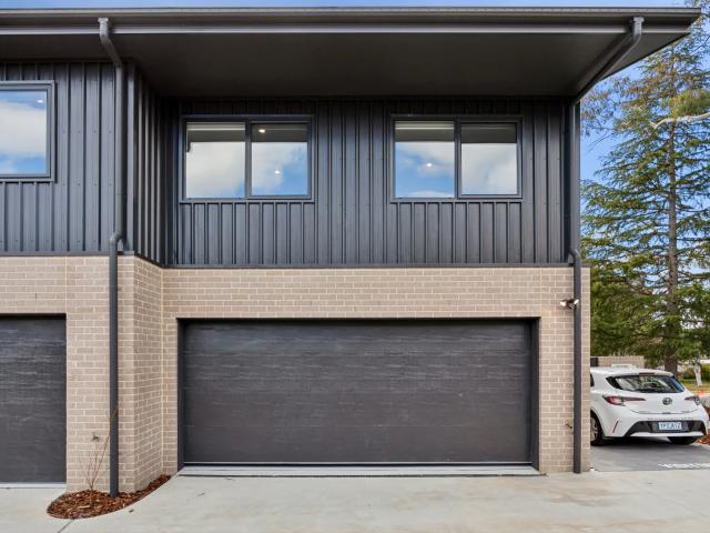 house 1/8 Shumack Street, Weetangera