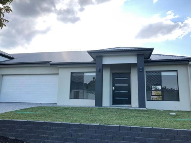 house 1/9 Frogmouth Street, Upper Coomera