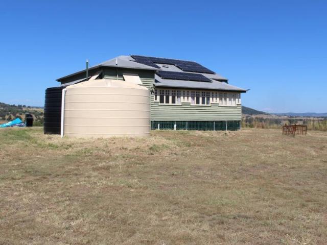 House & 1 acre $680 or with 100 acres $950pw