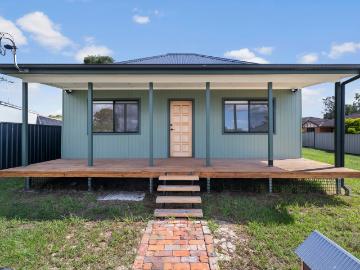 Cessnock, Narone Creek - Equipped kitchen