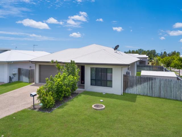 house 23 Dahlia Street, Burdell