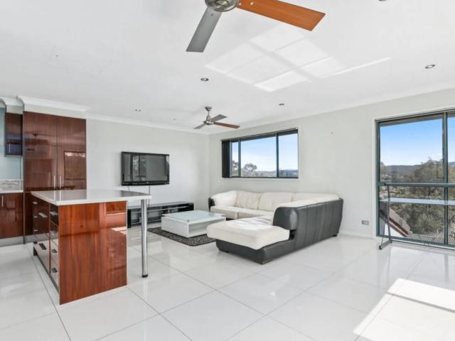 house 2040/6 Crestridge Crescent, Oxenford