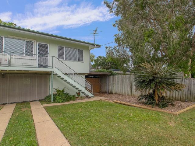 house 2/15 Hopkins Street, Currajong